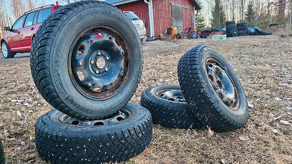 hyvät talvirenkaat enstalveks!