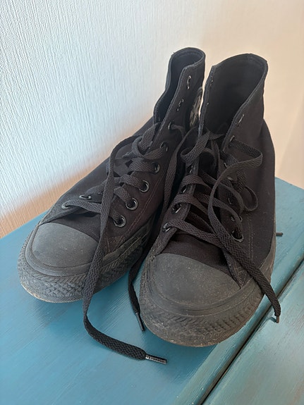 Mustat tennarit Converse
