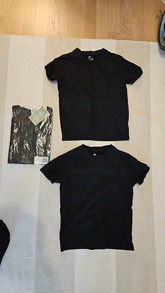 3× musta t-paita, yht. 6€ (Espoo)