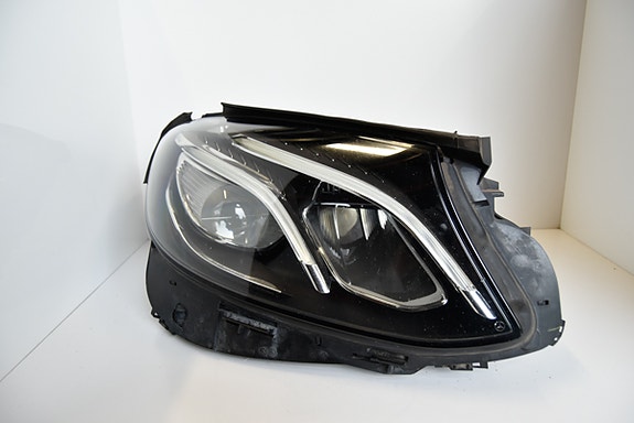 Mb E W213 -18  ajovalo oikea