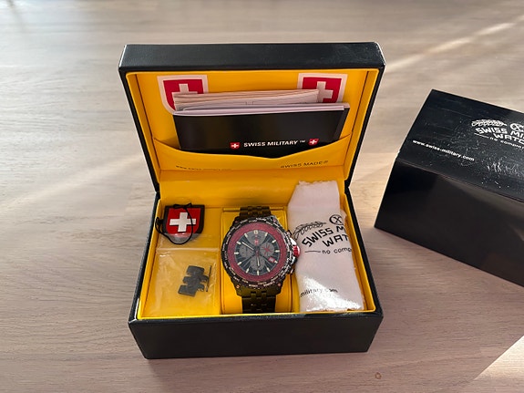 CX Swiss Military Hurricane Worldtimer kello
