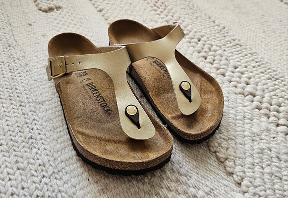 (Arvo 119€) Birkenstock Gizeh sandaalit koko 38 beige