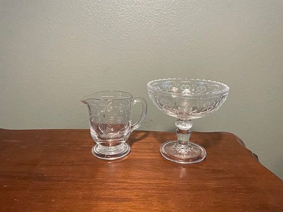 Iittala lasinen kermakko ja jalallinen kulho kirkas