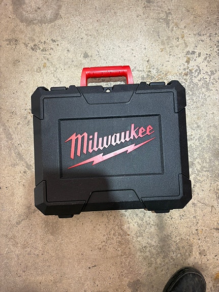 Milwaukee porakone salkku