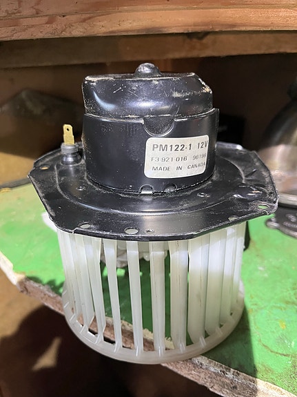 Volvo 740 tiilikeula puhallin