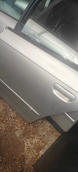 Audi a4 b7 taka ovi / ovet