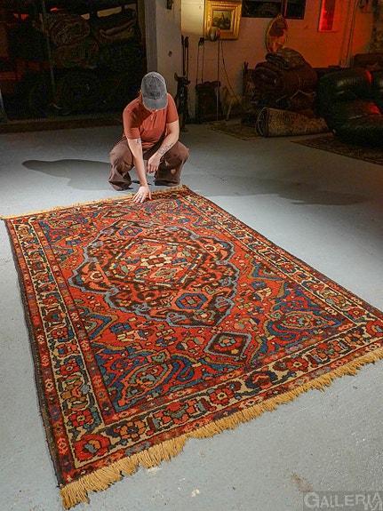 Eloisan värikäs itämainen matto 1950-luvulta – 195 x 137 cm