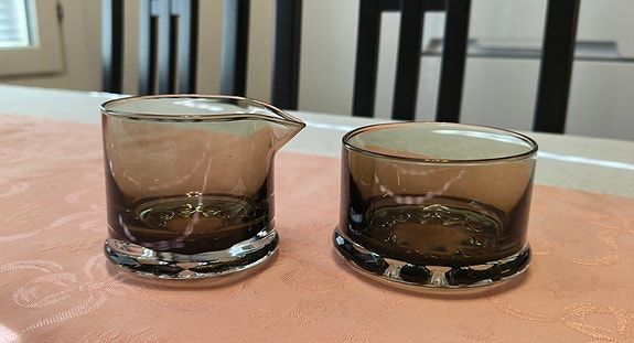 Iittala, mustat Helminauha kermakko ja sokerikko, Timo Sarpaneva