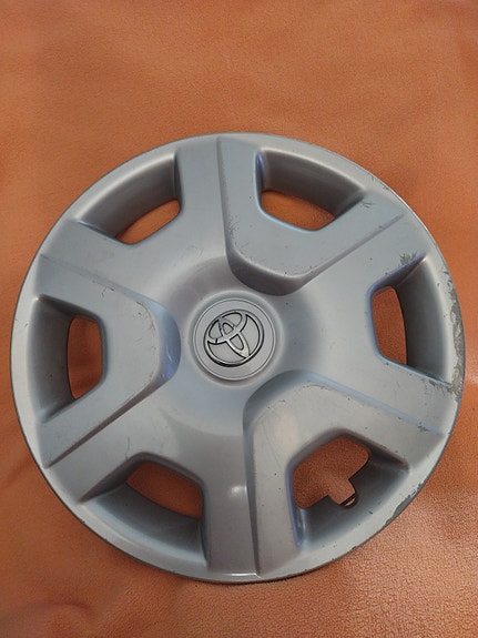 Toyota pölykapseli 14" vanteelle