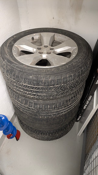 Subaru Forester 4x kesärenkaat vanteilla