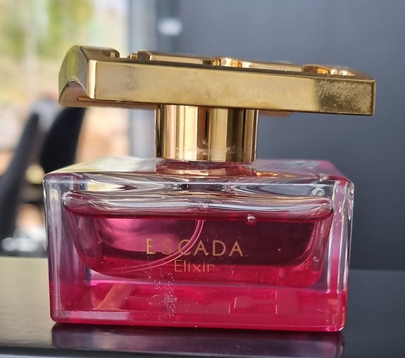 Escada Elixir hajuvesi naisille
