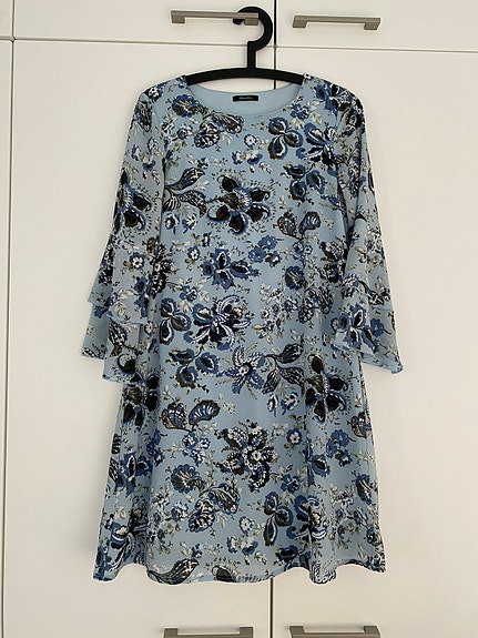 Sininen mekko