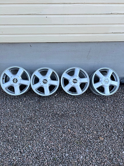 Nissan alkuperäis alumiinivanteet 4x114,3 kr 66,1 15x6