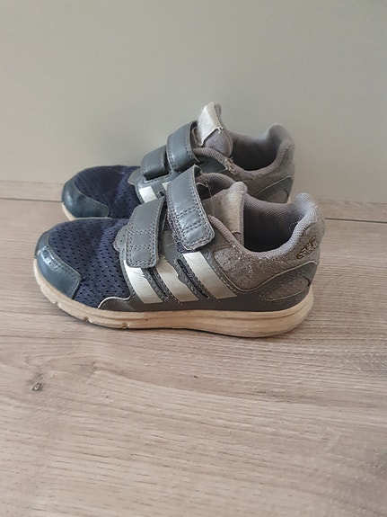 Adidas lenkkarit 27