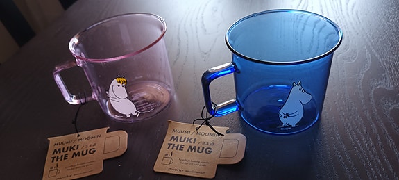 Muurlan lasin Design tuotteita 2 kpl Muumimuki vaaleansininen ja vaaleanpunainen