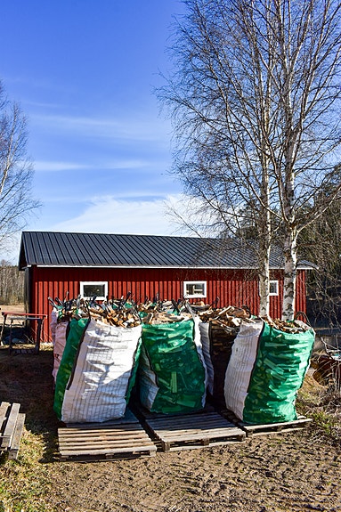 Tuoretta Sekapuuta 1,5m³ Säkeissä