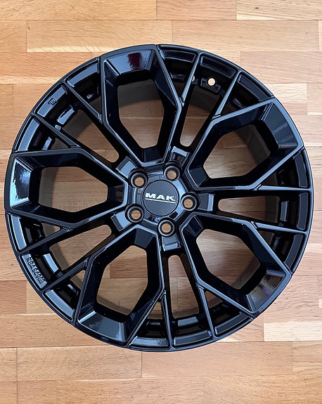 Uudet MAK Stilo Gloss Black 18" alumiinivanteet, 4 kpl