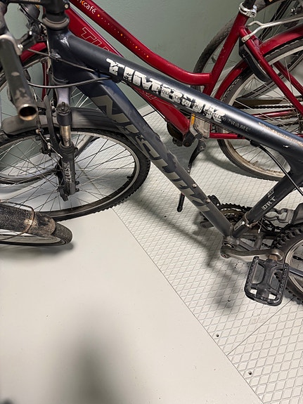 Nishiki maastopyörä 48 cm 26" miehet + polkupyörän lukko ja avain