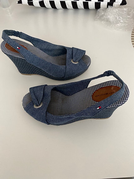 Tommy Hilfiger sandaalit koko 40 sininen kiilakorko