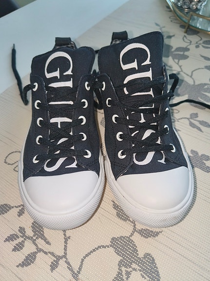 Guess tennarit