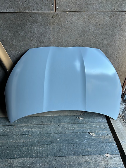 Toyota Yaris uusi XP210 konepelti