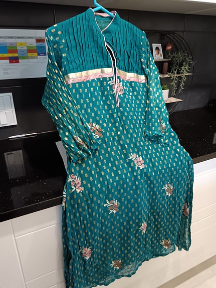 Sininen mekko