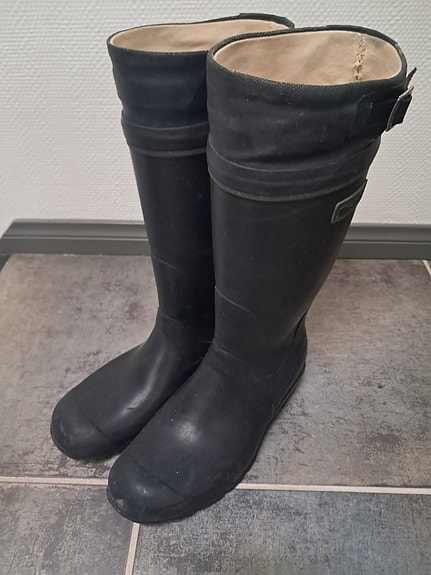 Uudenveroiset kumisaappaat
