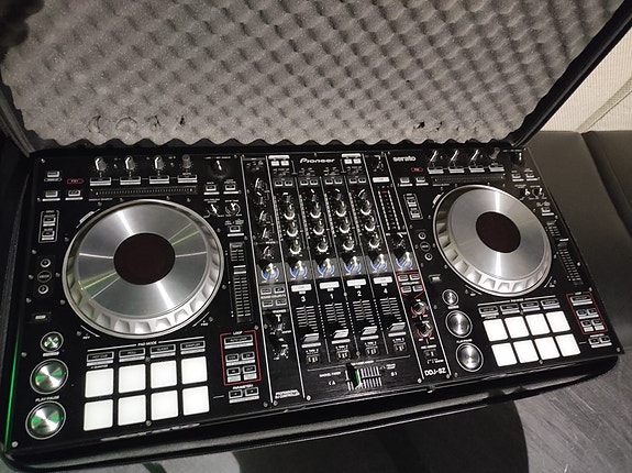 Pioneer DDJ-SZ DJ-kontrolleri