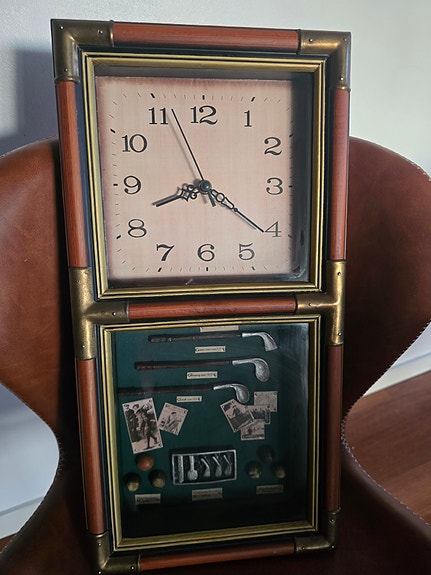 Vintagetyylinen golf- aiheinen shadowbox seinäkello