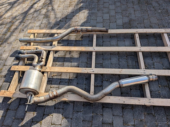 AWE Touring pakoputki BMW F3x 328i/428i (axle-back + midpipe)