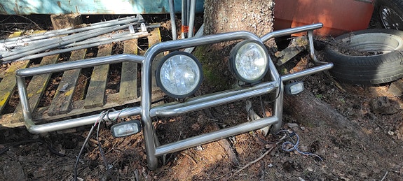 Land Rover karjapuskuri valorauta ym