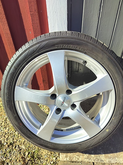 Yokohama kesärenkaat alumiinivanteilla 225/45 R17