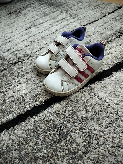 Adidas lenkkarit