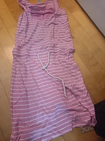 Äitiysmekko
