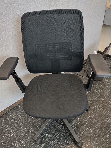 Työtuoli säädettävä
