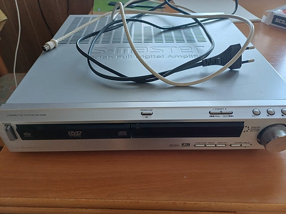 Sony DVD-soitin DAV-S400