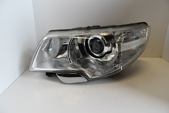 Skoda Superb -10  ajovalo vasen
