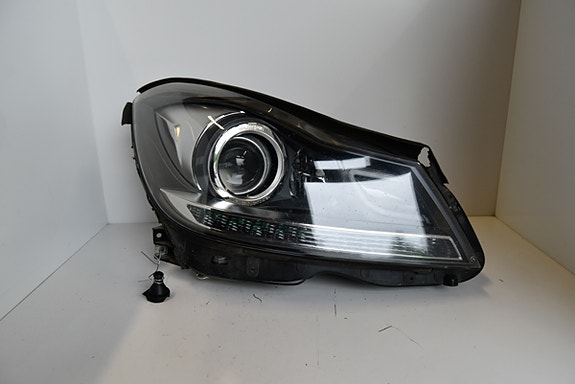 Mb C W204 -11  ajovalo oikea, muuntajalla
