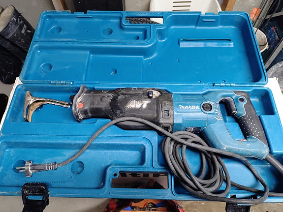 Puukkosaha Makita AVT JR3070CT