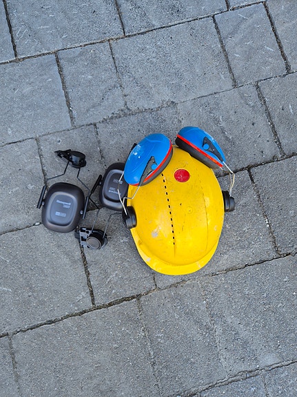 3m kypärä ja kuulosuojaimet