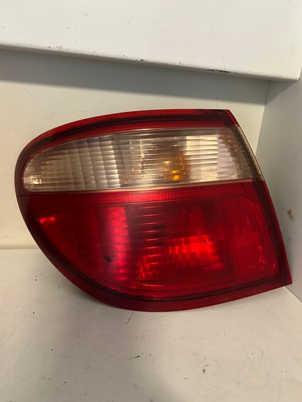 Nissan almera vasen takavalo