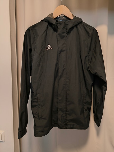 Adidaksen takki 164
