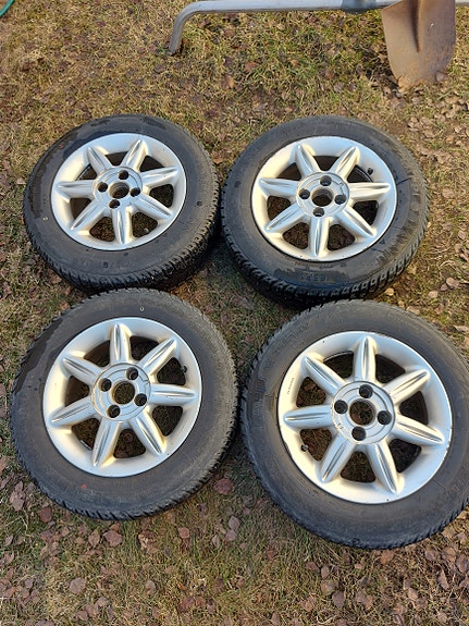 Fiat Punto Talvirenkaat aluvanteilla