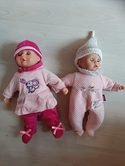 Myydään puhuva nukke ja Götz-nukke