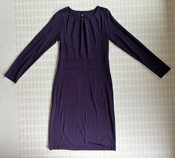 Tumman violetti trikoomekko Nanso, S
