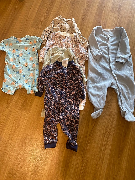 H&M vauvan unisex vaatteet koko 68 kirjava