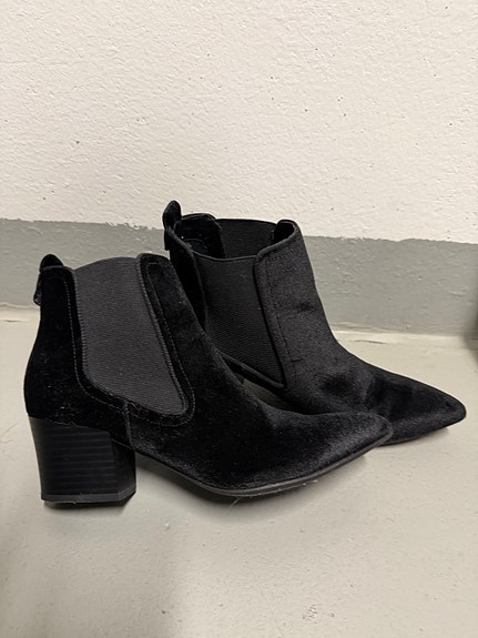 Guess nilkkurit, koko 37