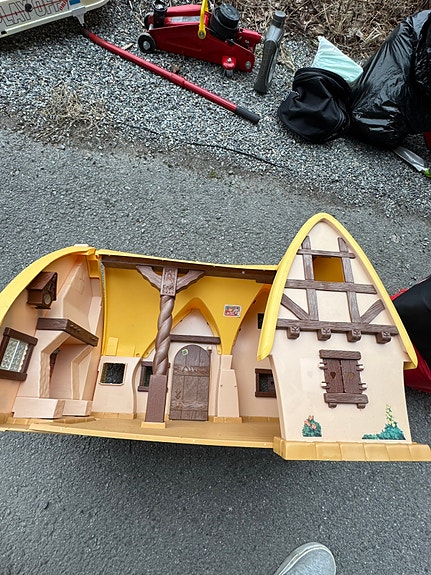 Disney Lumikki ja seitsemän kääpiötä mökki ja tarvikkeet