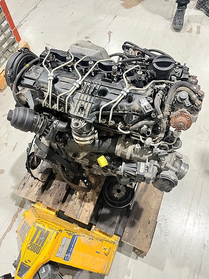 Volvo D5244T15 moottori