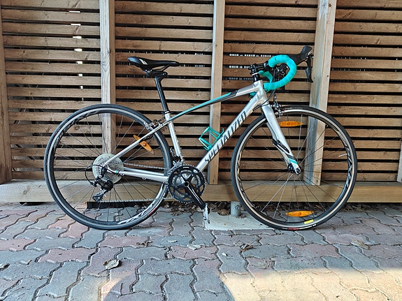 Specialized maantiepyörä